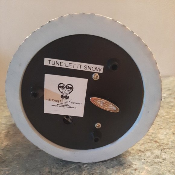 Snowmen Family Musical Glitter Snow Globe - Picture 11 of 12